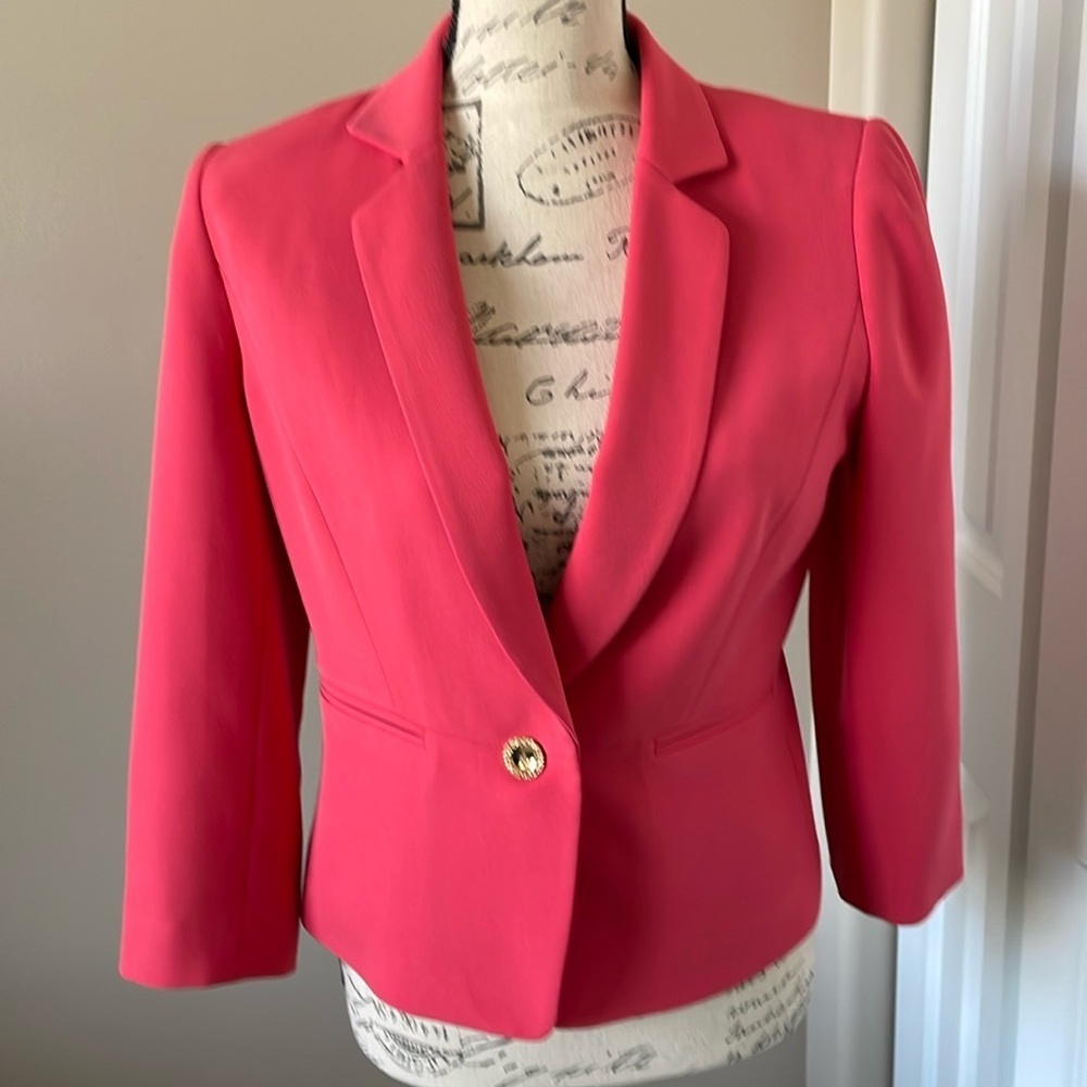 EUC Tahari Women’s Petite Hot Coral Blazer 3/4 sleeves in size 4​​